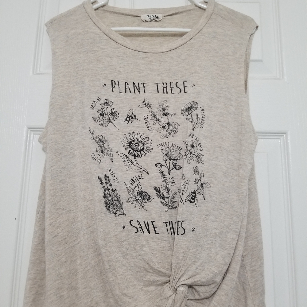 Front tie sleeveless shirt